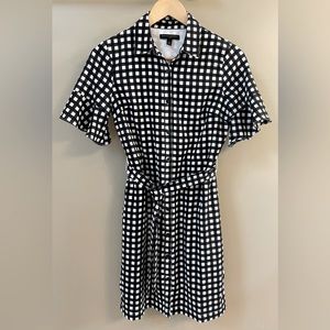 Black & white classic button down, belted gingham dress. Worn twice, like-new.